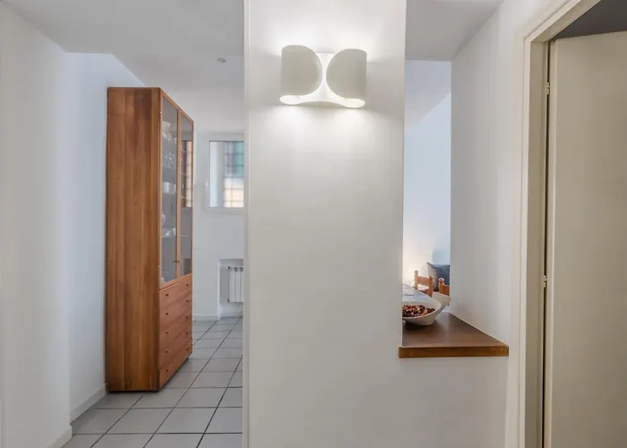 Apartment Vibrant Trastevere 2 Bedrooms On Via Del Moro *