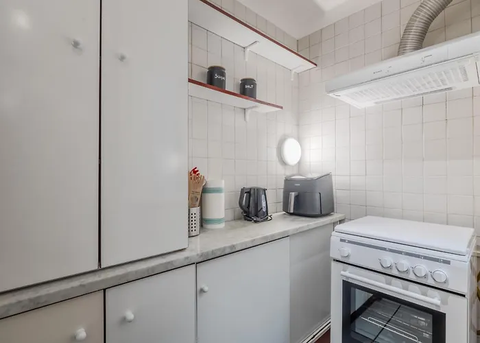 Vibrant Trastevere 2 Bedrooms On Via Del Moro