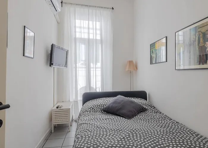 Vibrant Trastevere 2 Bedrooms On Via Del Moro