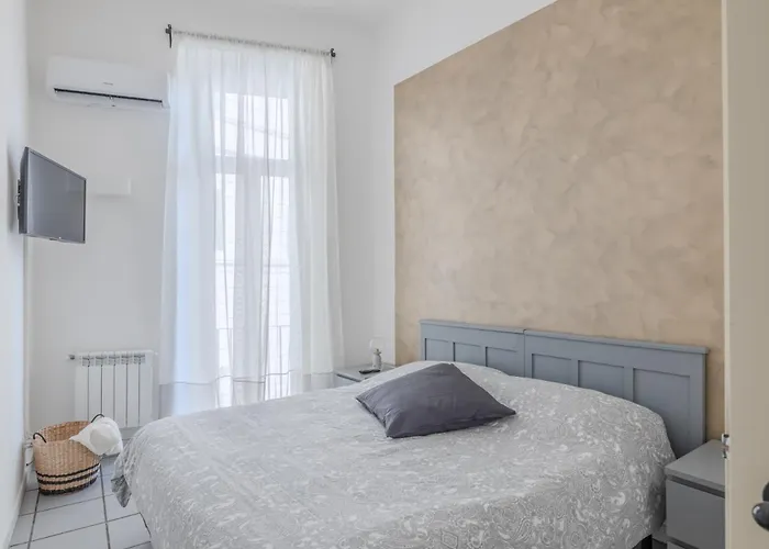 Apartment Vibrant Trastevere 2 Bedrooms On Via Del Moro