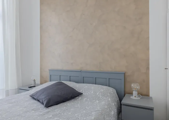 Apartment Vibrant Trastevere 2 Bedrooms On Via Del Moro